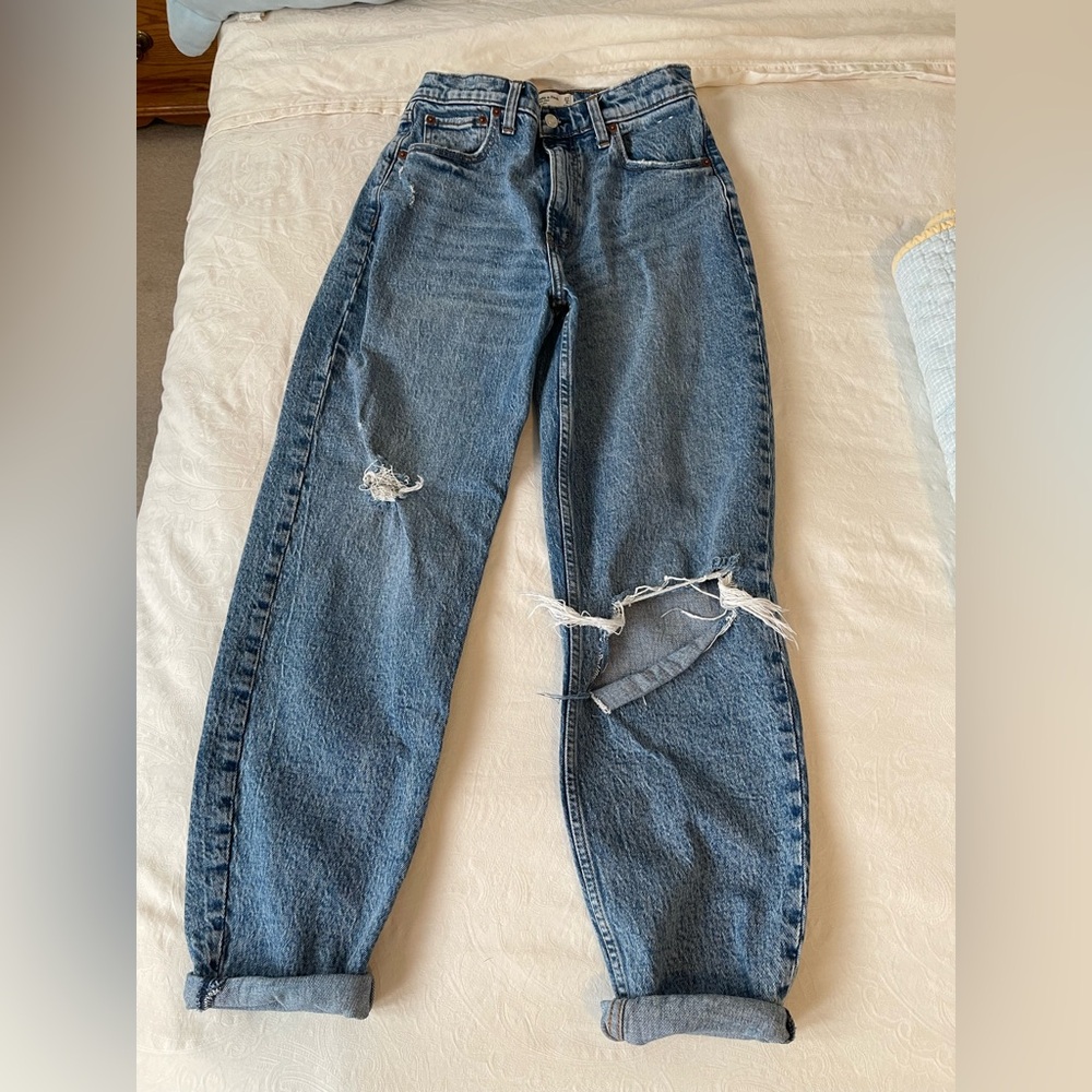Abercrombie “ the 80’s mom HIGH RISE “ love the curve pants size 27(4)